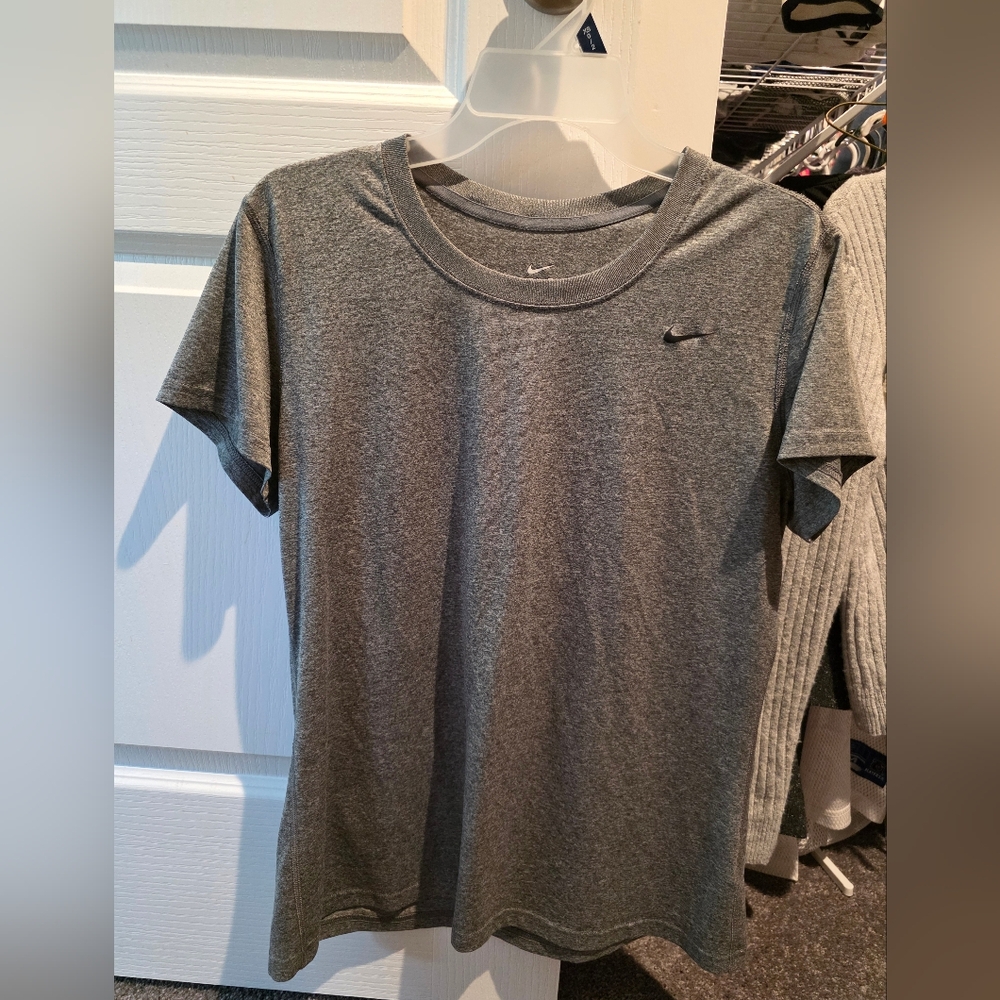 Nike Heather Gray Short Sleeve Tee